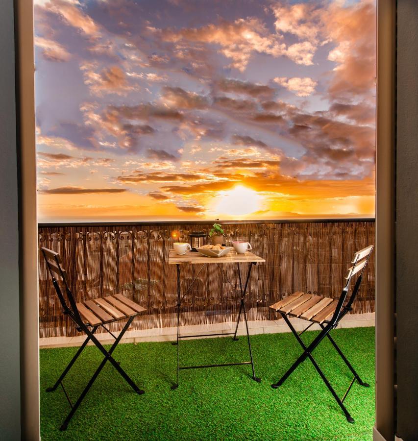 Yiannis Suite Santorini Fira  Eksteriør billede