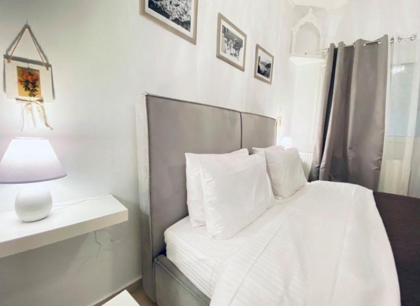 Yiannis Suite Santorini Fira  Eksteriør billede