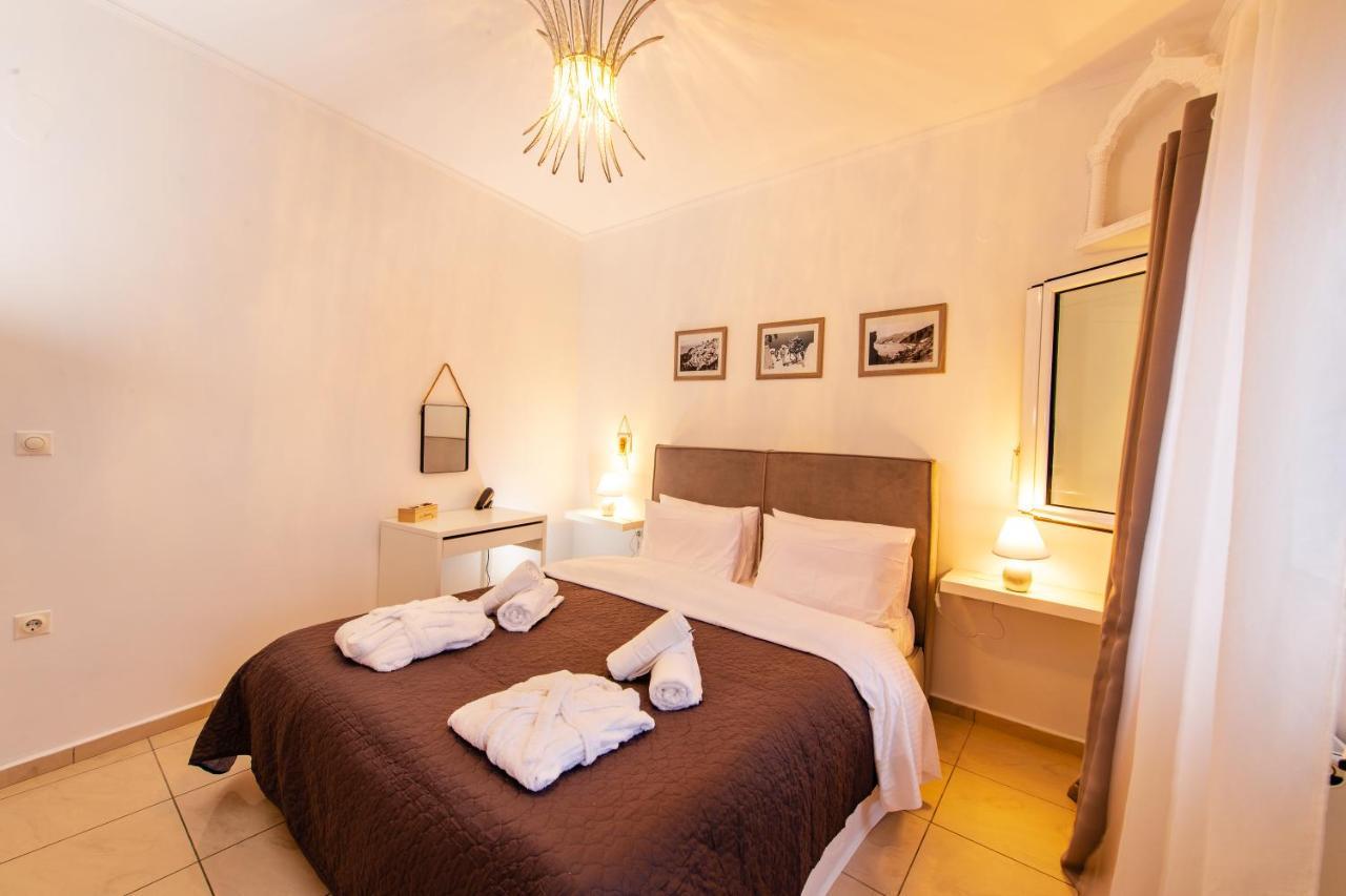 Yiannis Suite Santorini Fira  Eksteriør billede